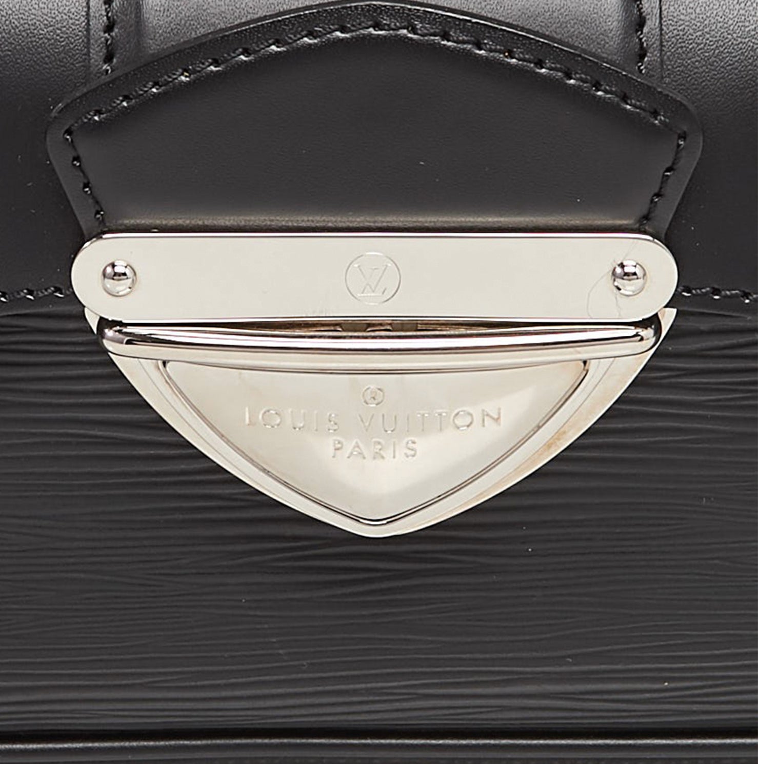 Preowned Authentic Louis Vuitton Epi Pochette Montaigne Clutch
